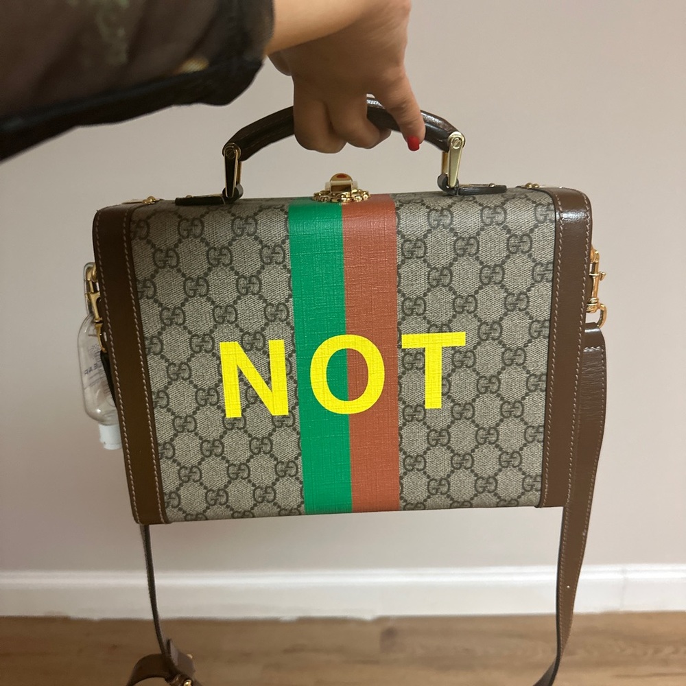 Barely used Gucci purse
